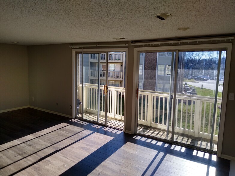 Building Photo - 1630 Arlyn Cir
