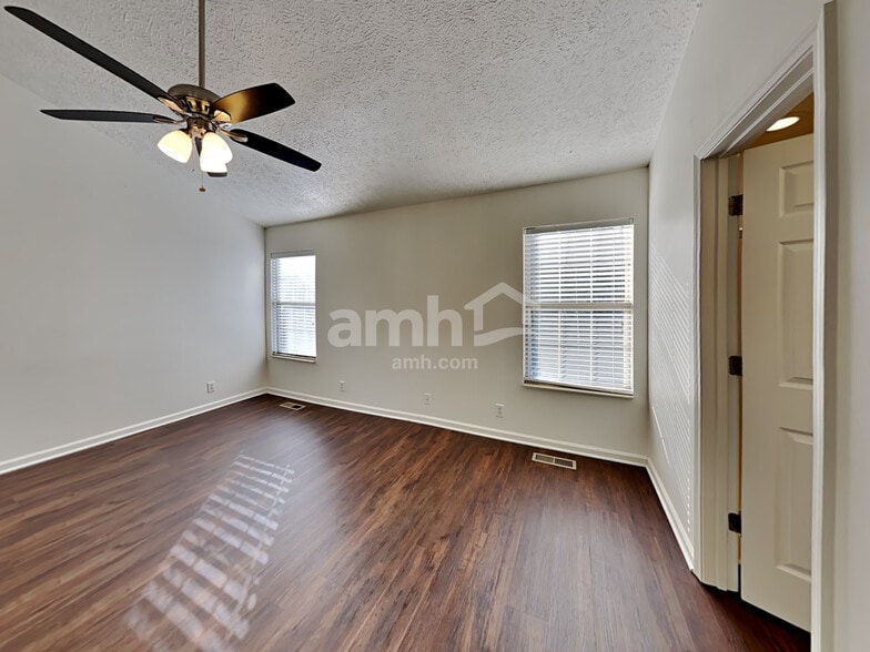 Building Photo - 120 Rose Garden Ln