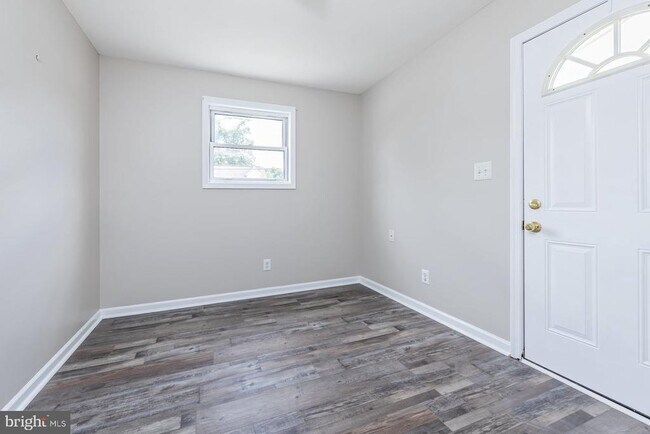 Building Photo - 1304 Clearbrook Ave