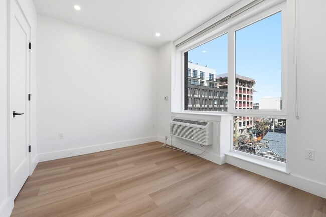 Building Photo - 337 Johnston Ave