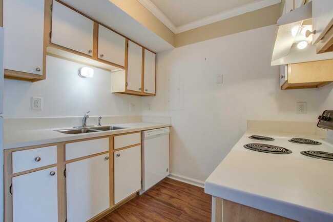 Building Photo - 2494 Etiwan Ave