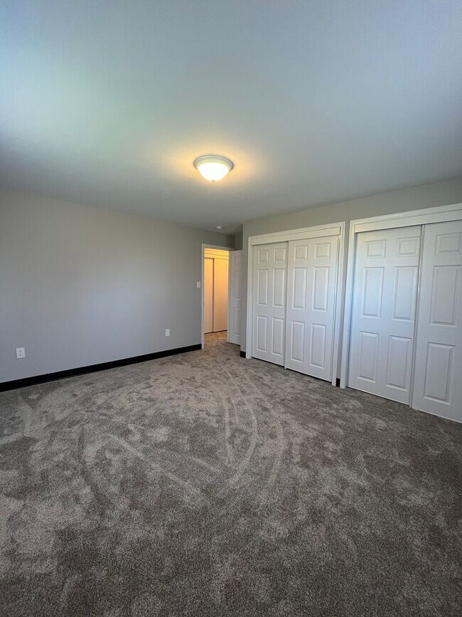 Building Photo - Spacious, bright and newly renovated 2nd-floor apartment available in Bath