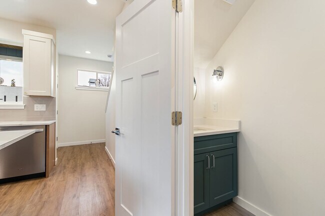 Building Photo - Halleck Townhomes Triplex