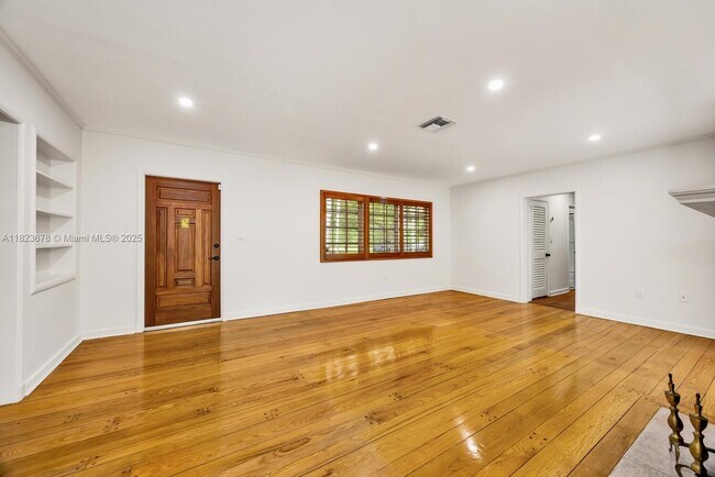 Building Photo - 1340 Sopera Ave