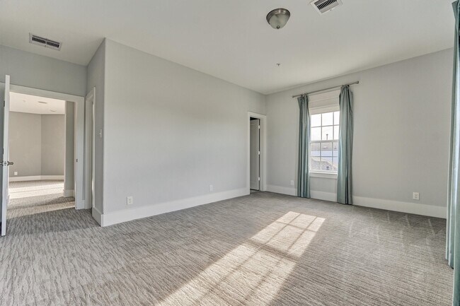 Building Photo - 2113 Solstice Blvd