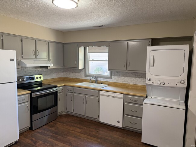 Building Photo - 3333 Kendale Dr