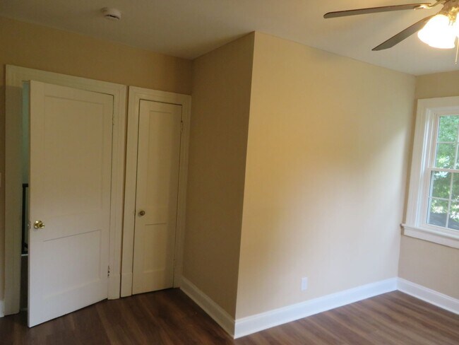 Building Photo - Newly renovated and updated home in Historic Petersburg.
