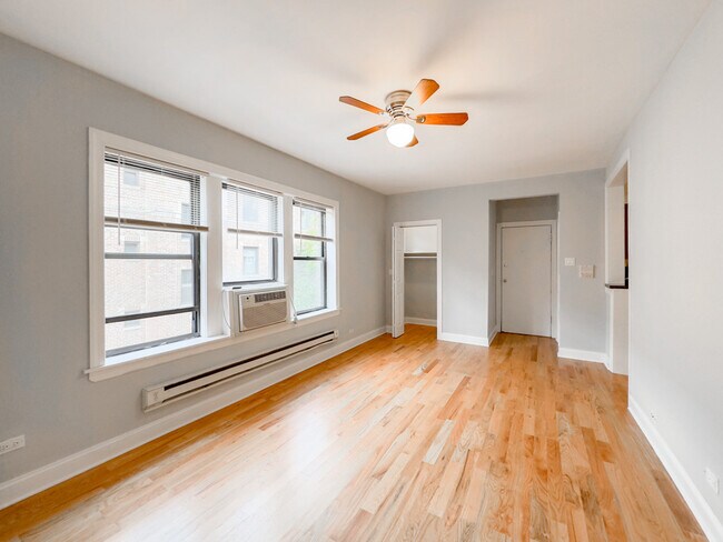 Building Photo - 3725 N Pine Grv