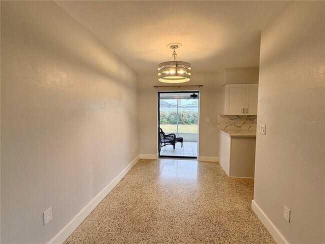 Building Photo - 941 Palm Dr