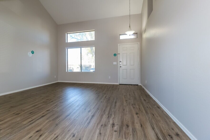 Building Photo - 17143 W Elizabeth Ave