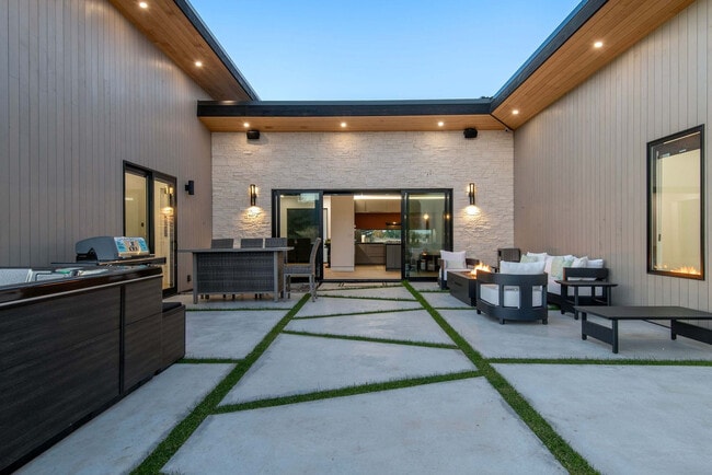 Building Photo - 779 Lucia Ln