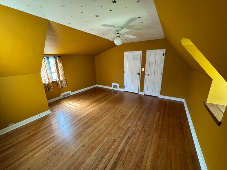Building Photo - 2545 Van Dorn St