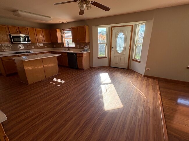 Building Photo - 23901 Cahills Way