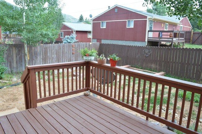 Building Photo - Woodland Park Townhouse!