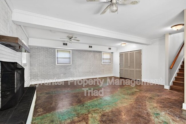 Building Photo - 1821 W Meadowview Rd