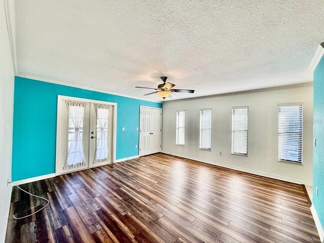 Building Photo - 704 Lyndhurst St