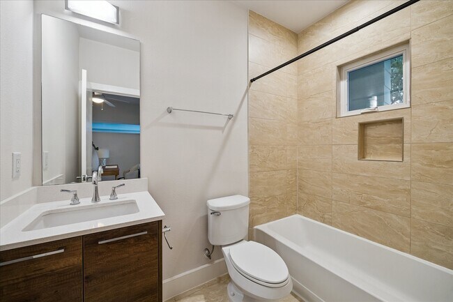 Building Photo - 2715 St Emanuel St