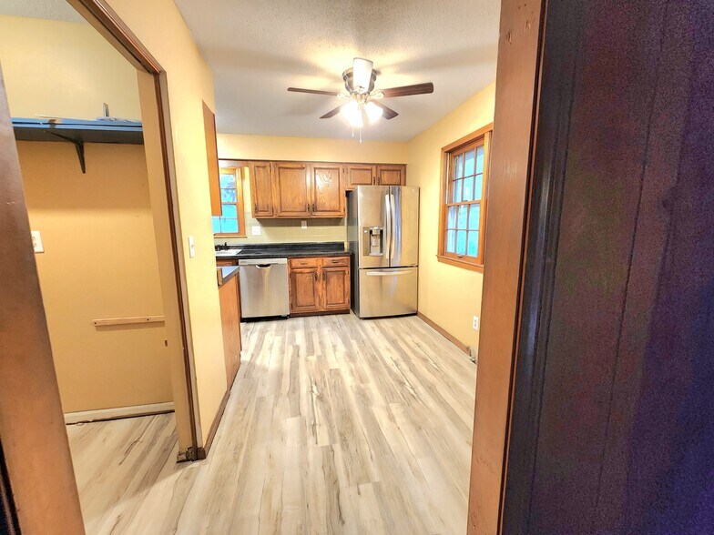 Laundry room - 7325 N Brooklyn Ave