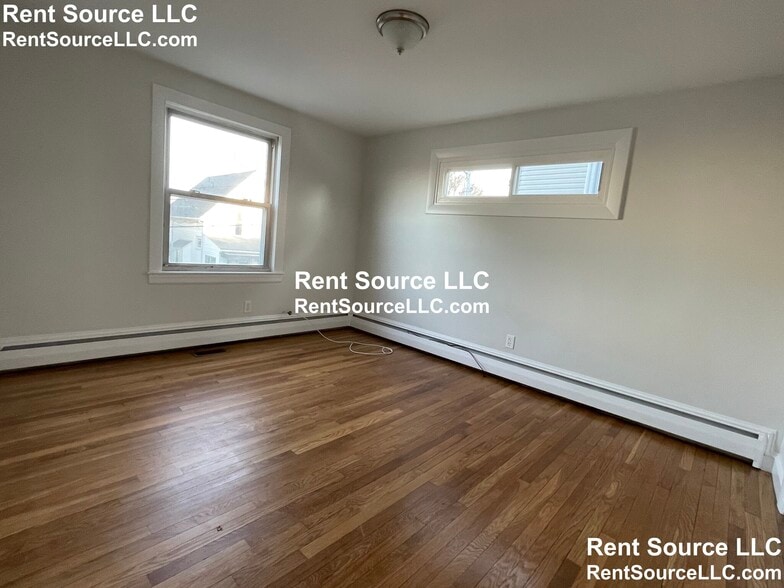 Building Photo - 98 Moreland St