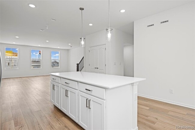 Building Photo - 43071 Atwood Ave