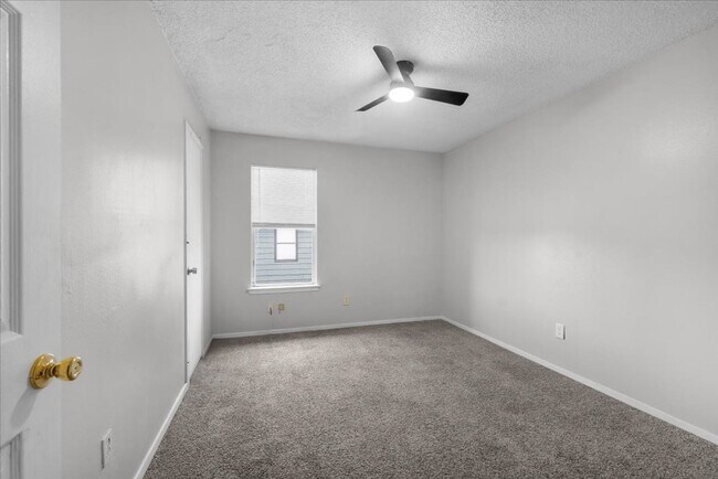 Building Photo - 3204 McLean St