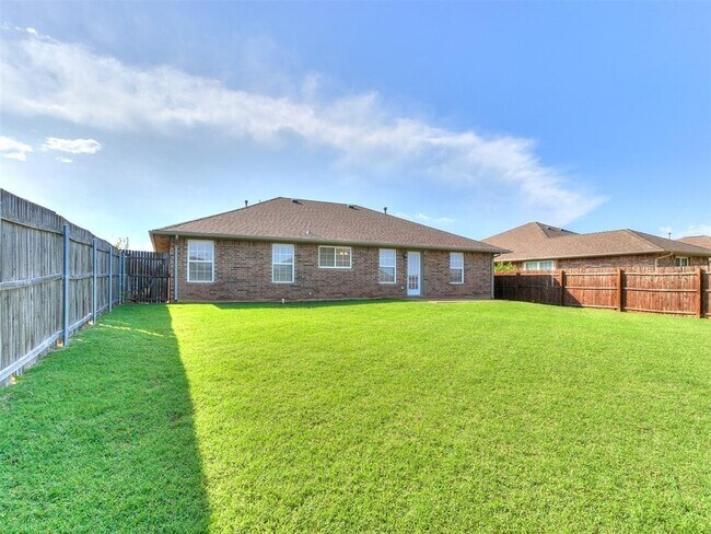Building Photo - 4221 Manhattan Dr