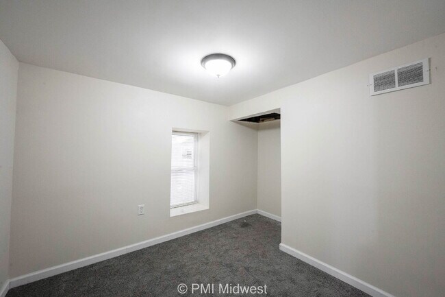 Building Photo - 514 N Chester Ave