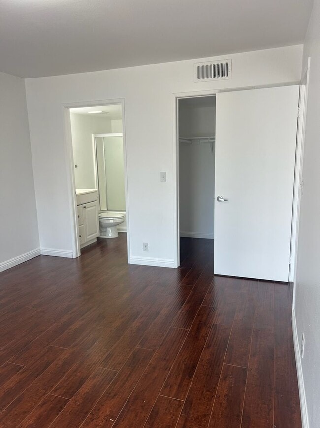 Building Photo - $3850 / 3br - Condo 3 beds 2 baths (West LA)
