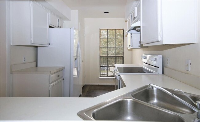 Building Photo - 777 Bering Dr