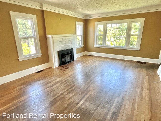 Building Photo - 2 br, 1 bath House - 5049 NE 10th Ave.