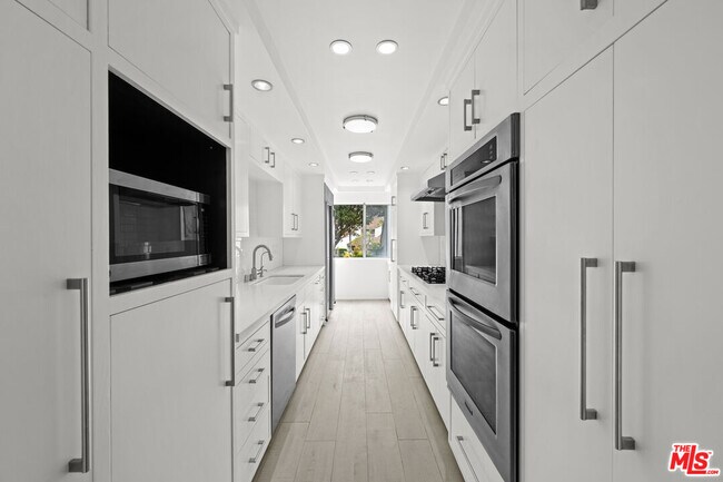 Building Photo - 17088 Palisades Cir