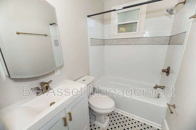 Building Photo - 639 Carolina St