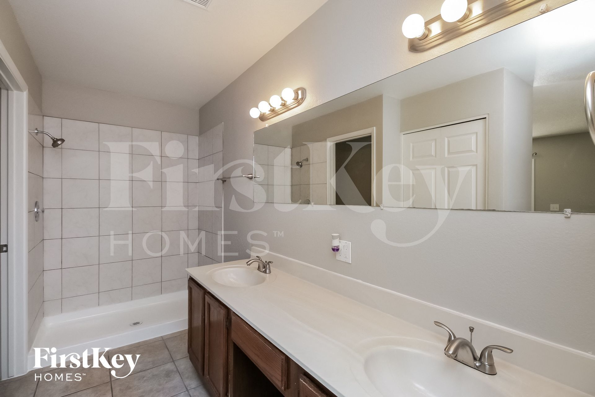 Building Photo - 2413 W Estrella Dr