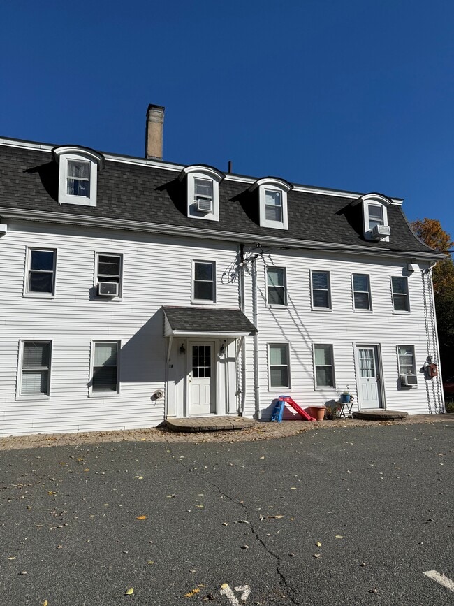 Building Photo - 19 Railroad St