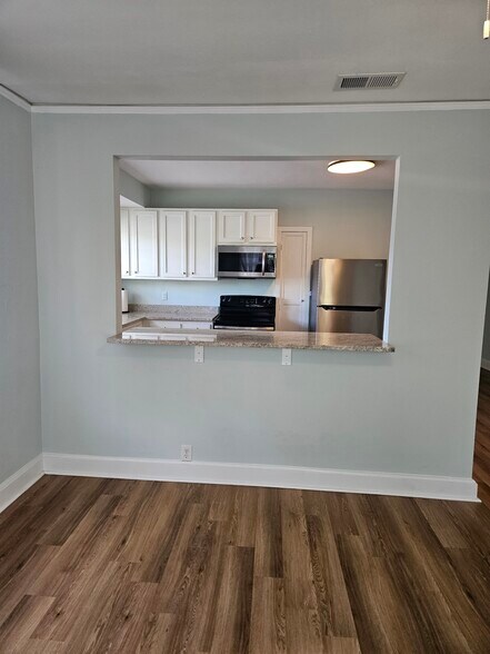 Building Photo - 46 W 11th St