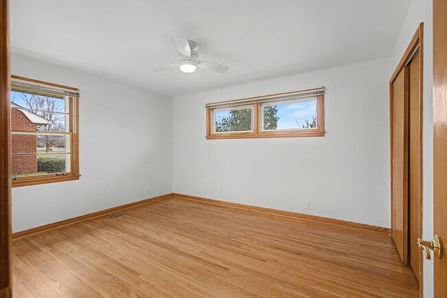 Building Photo - Mid Century Modern in Donelson with 4 bed 2bath, pet friendly, 2 car garage, and potential music ...