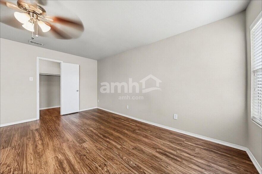 Building Photo - 301 Azalea Dr