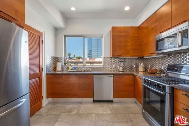 Building Photo - 1316 Amherst Ave