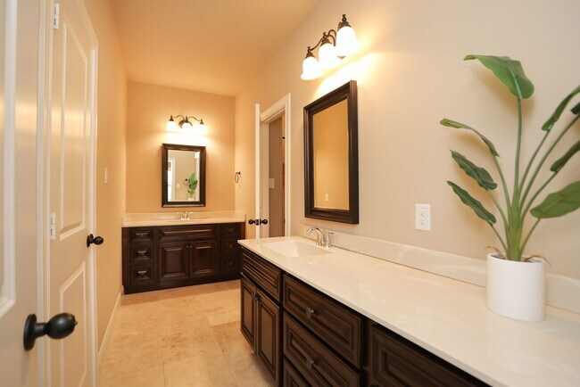 Building Photo - 11002 Upland Forest Dr