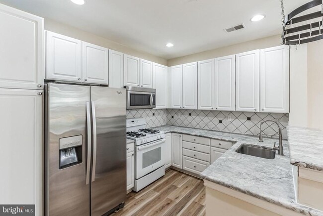 Building Photo - 8711 Spring Brook Way