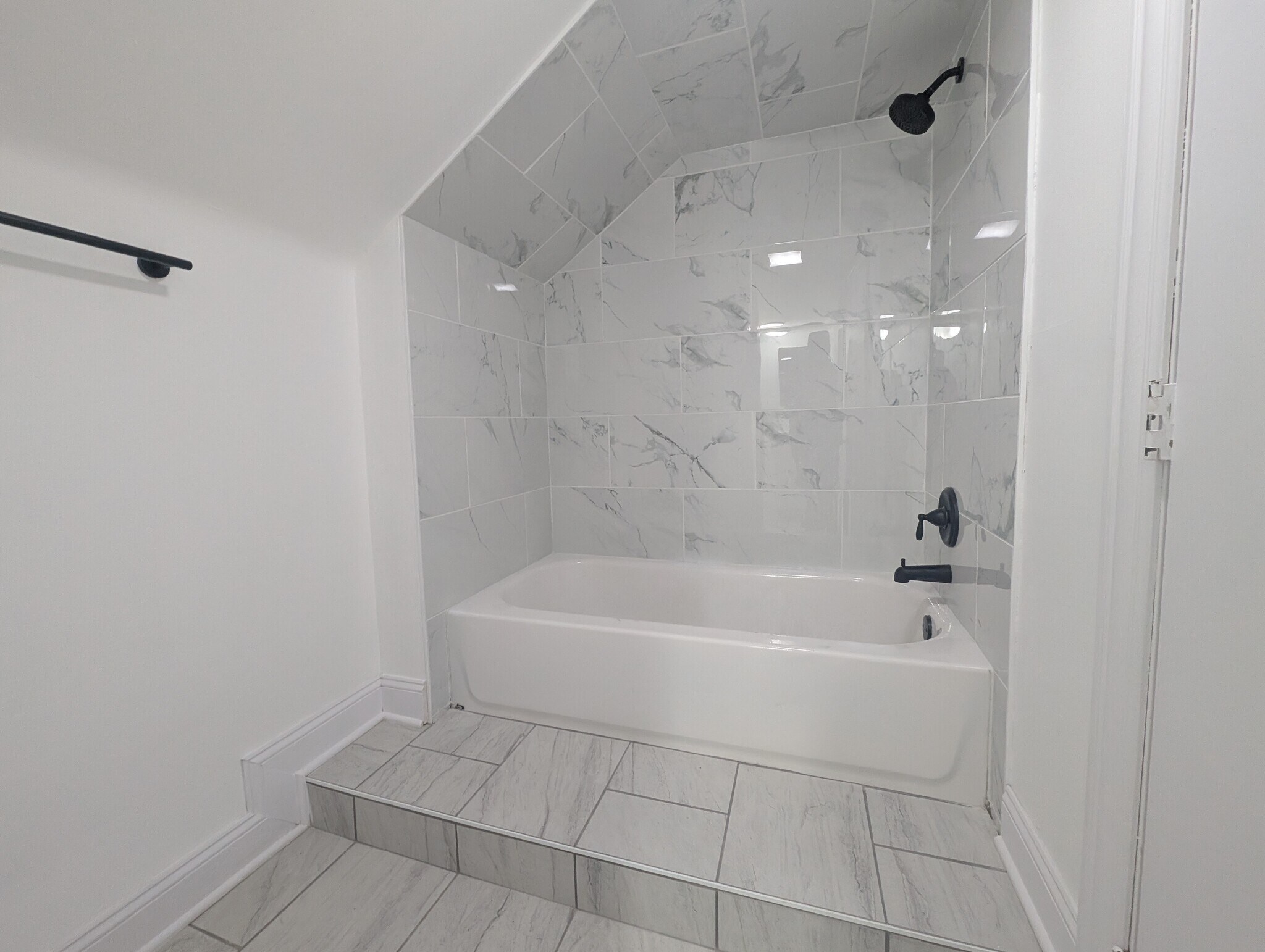 Building Photo - 1520 W Melrose St