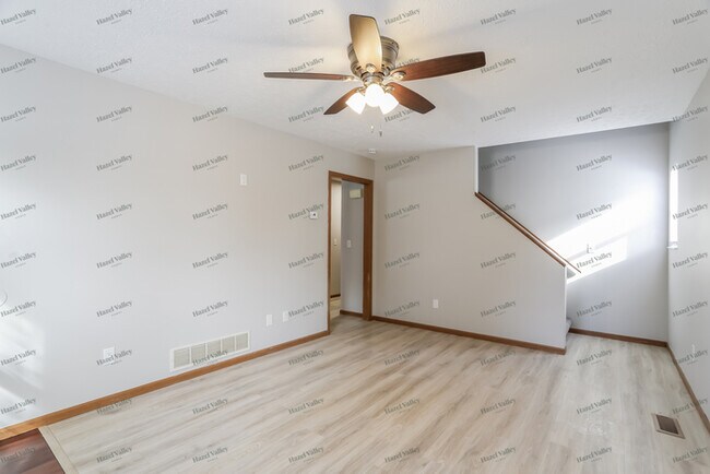 Building Photo - 522 Elaine Rd