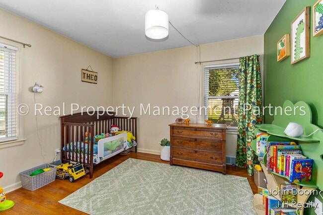 Building Photo - Spacious 3-Bedroom Home in Alger Heights –...