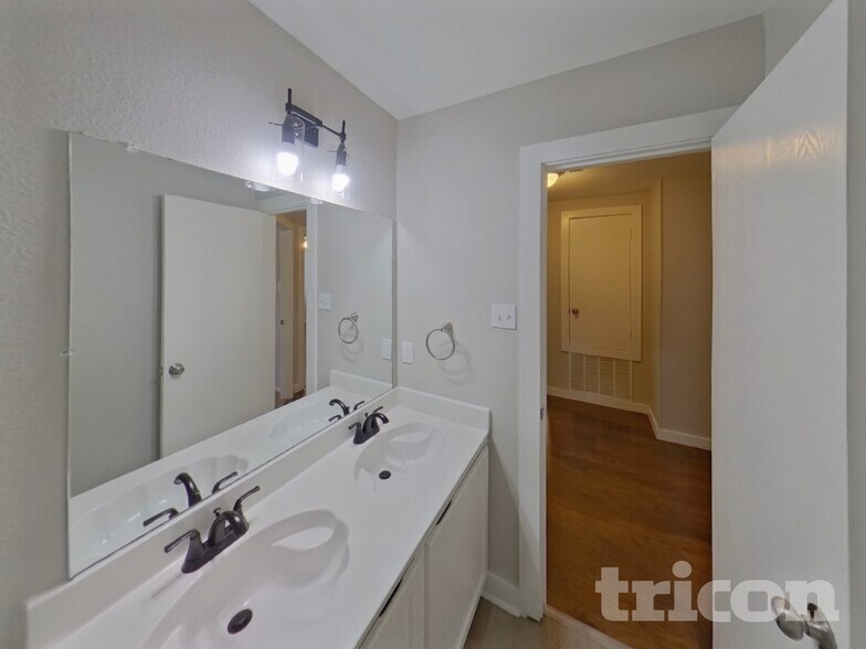 Building Photo - 8783 Cove Meadow Ln