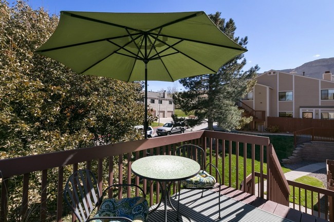 Building Photo - Beautiful 2BD/2BA townhome in Table Mountain Heights