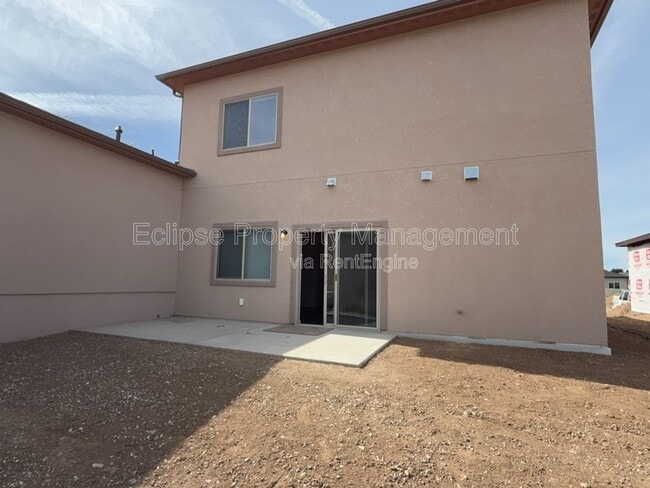 Building Photo - 250 Sasha St