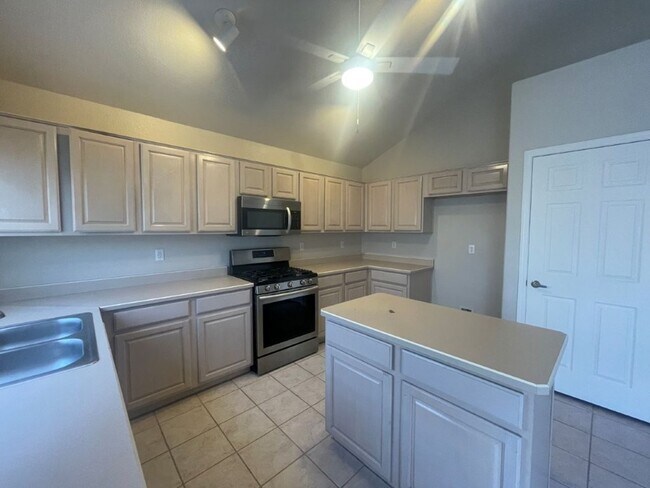 Building Photo - 922 N Sicily Dr