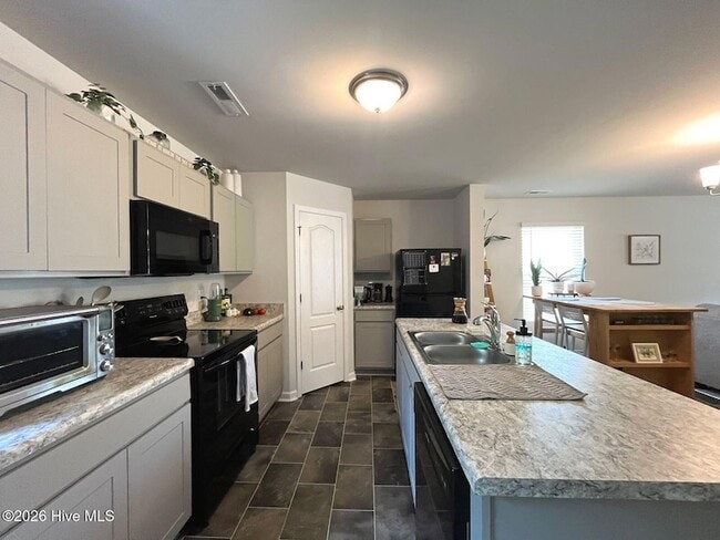 Building Photo - 784 Conductor Ct