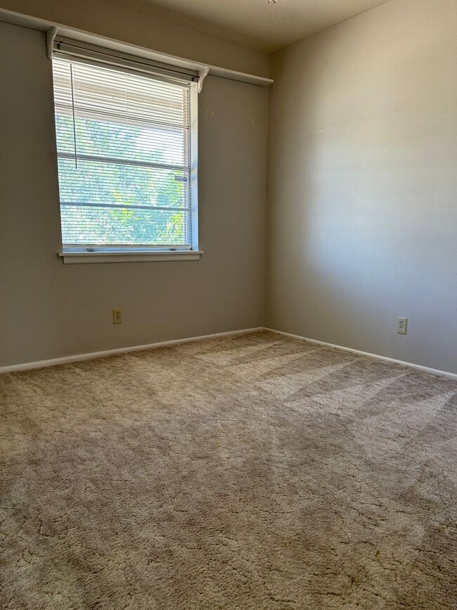 Building Photo - Warm and Charming 3-Bedroom Coming Soon!