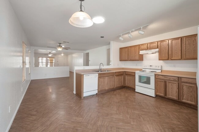 Building Photo - SPACIOUS 3 Bed 2 Bath Gilbert Home!!!